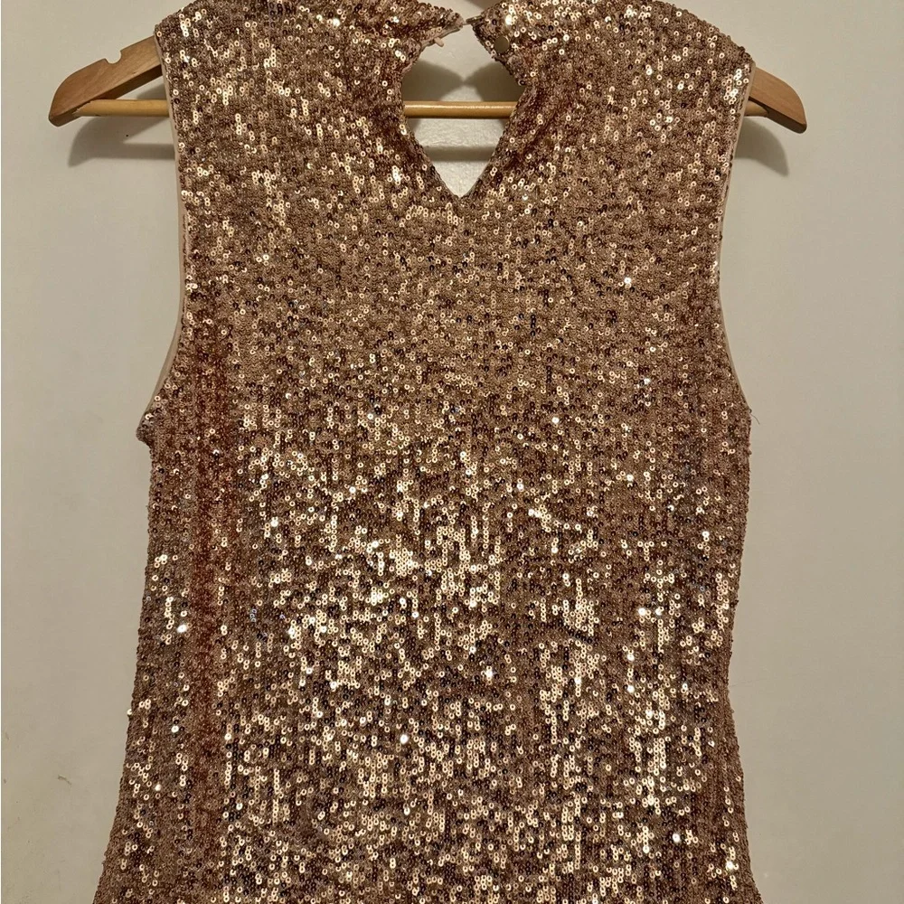 Women’s top Gold - Picture 2 of 2